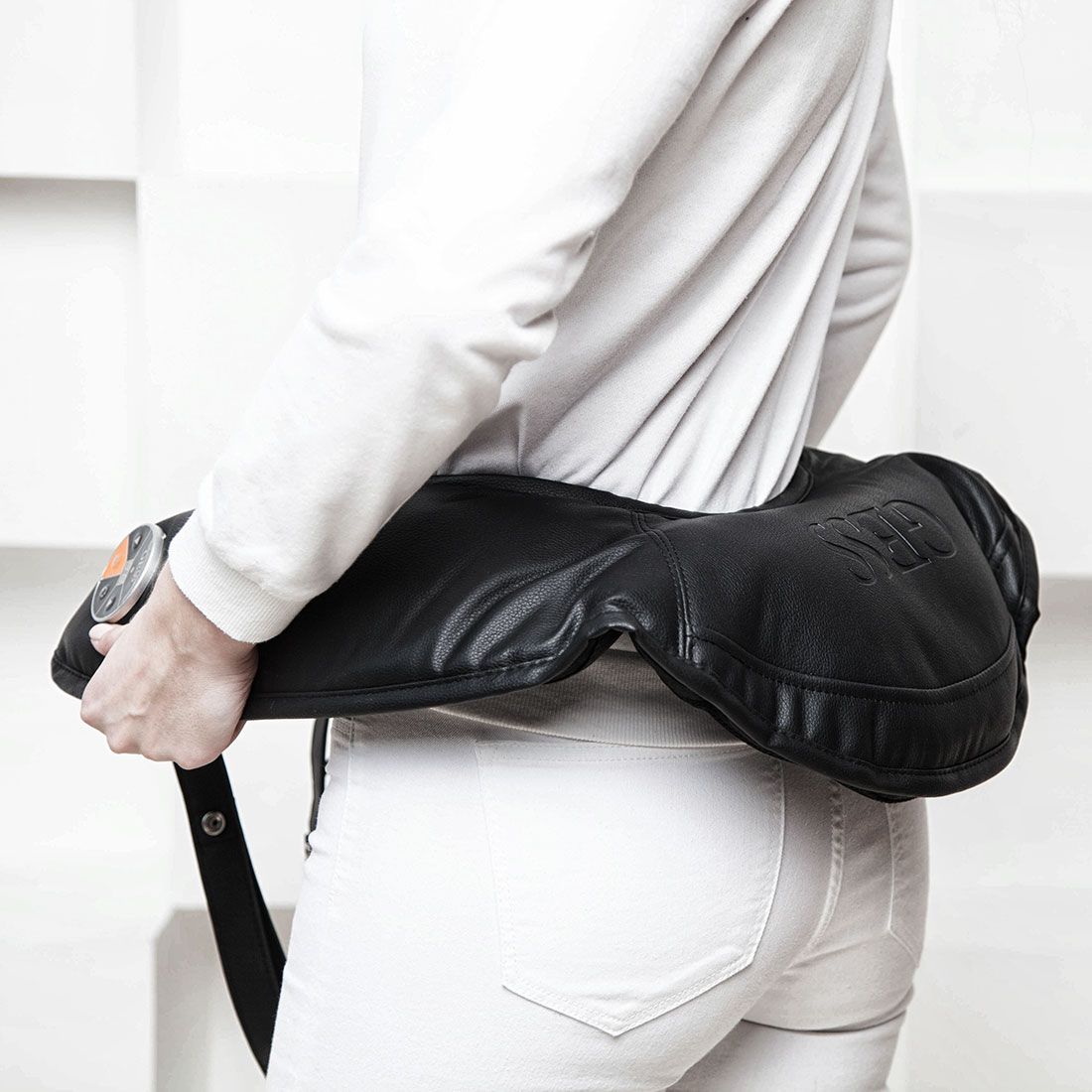 Массажер для шеи и плеч Tap Pro GESS-157, 39 автоматических программ, 12 уровней интенсивности купить в OrtoMir24